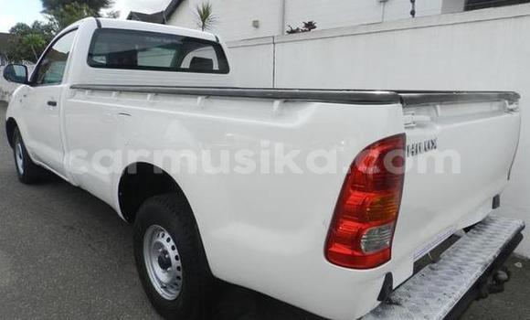 Tenga Tsaru Toyota Hilux Chena Mota in Beitbridge in Matabeleland South Tenga Tsaru Toyota Hilux Chena Mota in Beitbridge in Matabeleland South