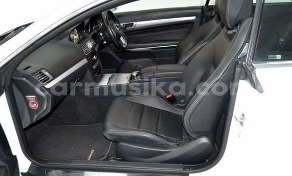Acheter Occasion Voiture Mercedes‒Benz E–Class Blanc à Beitbridge, Matabeleland South Acheter Occasion Voiture Mercedes‒Benz E–Class Blanc à Beitbridge, Matabeleland South