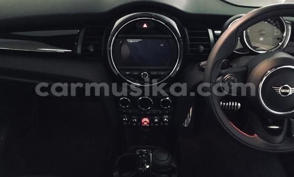 Nunua Ilio tumika MINI Clubman Nyeusi Gari ndani ya Beitbridge nchini Matabeleland Kusini Nunua Ilio tumika MINI Clubman Nyeusi Gari ndani ya Beitbridge nchini Matabeleland Kusini