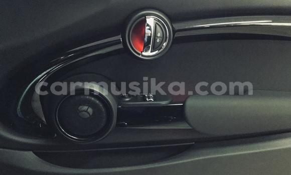 Nunua Ilio tumika MINI Clubman Nyeusi Gari ndani ya Beitbridge nchini Matabeleland Kusini Nunua Ilio tumika MINI Clubman Nyeusi Gari ndani ya Beitbridge nchini Matabeleland Kusini