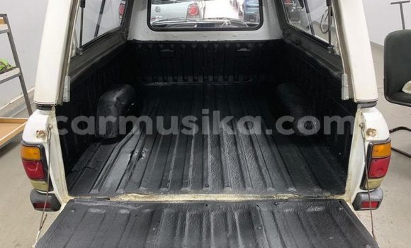 Nunua Ilio tumika Nissan Pickup Nyeupe Gari ndani ya Beitbridge nchini Matabeleland Kusini Nunua Ilio tumika Nissan Pickup Nyeupe Gari ndani ya Beitbridge nchini Matabeleland Kusini