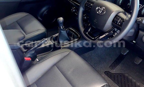 Nunua Ilio tumika Toyota Hilux Nyeupe Gari ndani ya Beitbridge nchini Matabeleland Kusini Nunua Ilio tumika Toyota Hilux Nyeupe Gari ndani ya Beitbridge nchini Matabeleland Kusini