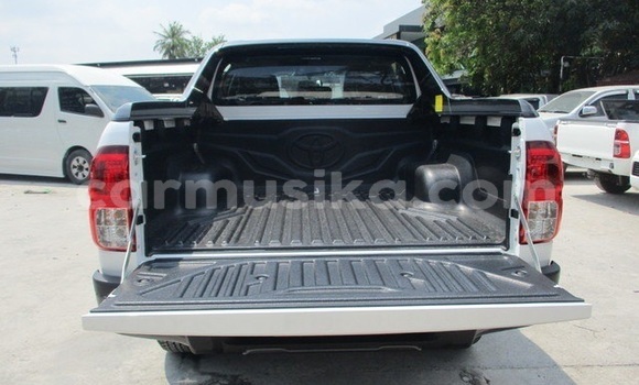 Acheter Occasion Voiture Toyota Hilux Blanc à Beitbridge, Matabeleland South Acheter Occasion Voiture Toyota Hilux Blanc à Beitbridge, Matabeleland South