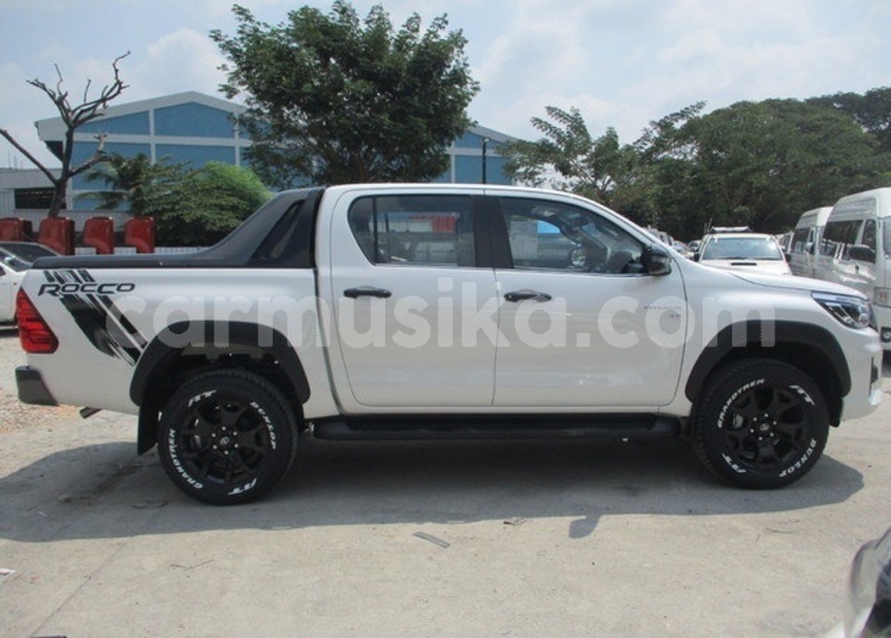 Big with watermark toyota hilux matabeleland south beitbridge 8646