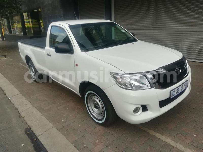 Big with watermark toyota hilux matabeleland south beitbridge 8648