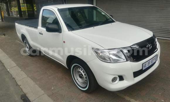 Acheter Occasion Voiture Toyota Hilux Blanc à Beitbridge, Matabeleland South Acheter Occasion Voiture Toyota Hilux Blanc à Beitbridge, Matabeleland South