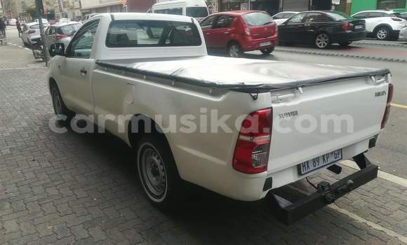 Acheter Occasion Voiture Toyota Hilux Blanc à Beitbridge, Matabeleland South Acheter Occasion Voiture Toyota Hilux Blanc à Beitbridge, Matabeleland South