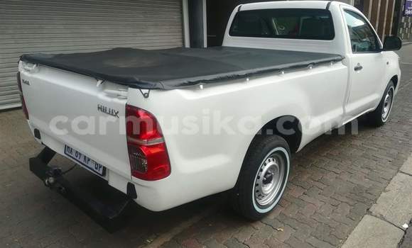 Acheter Occasion Voiture Toyota Hilux Blanc à Beitbridge, Matabeleland South Acheter Occasion Voiture Toyota Hilux Blanc à Beitbridge, Matabeleland South