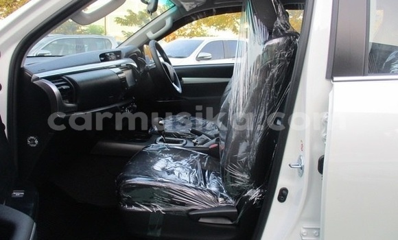 Acheter Occasion Voiture Toyota Hilux Blanc à Beitbridge, Matabeleland South Acheter Occasion Voiture Toyota Hilux Blanc à Beitbridge, Matabeleland South