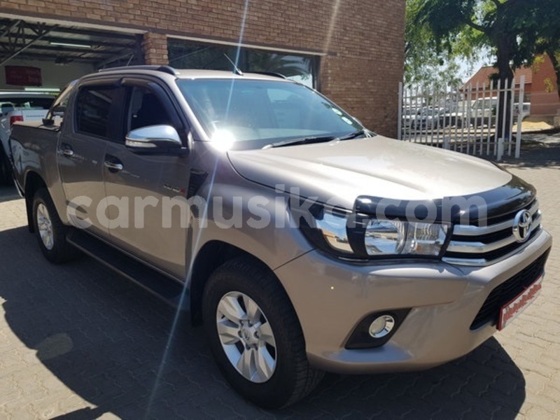 Big with watermark toyota hilux matabeleland south beitbridge 8662