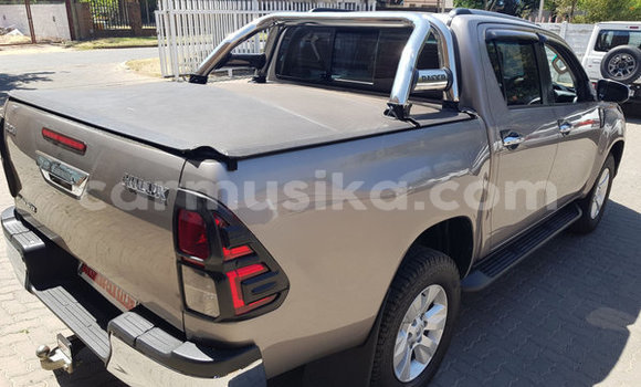 Nunua Ilio tumika Toyota Hilux Fedha Gari ndani ya Beitbridge nchini Matabeleland Kusini Nunua Ilio tumika Toyota Hilux Fedha Gari ndani ya Beitbridge nchini Matabeleland Kusini