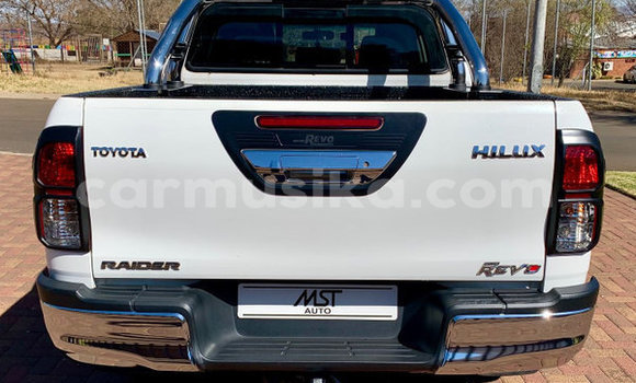 Buy Used Toyota Hilux White Car in Beitbridge in Matabeleland South Buy Used Toyota Hilux White Car in Beitbridge in Matabeleland South