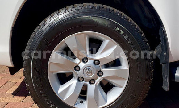 Buy Used Toyota Hilux White Car in Beitbridge in Matabeleland South Buy Used Toyota Hilux White Car in Beitbridge in Matabeleland South