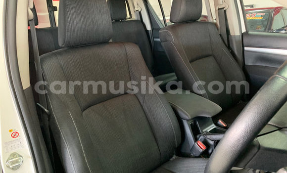 Buy Used Toyota Hilux White Car in Beitbridge in Matabeleland South Buy Used Toyota Hilux White Car in Beitbridge in Matabeleland South