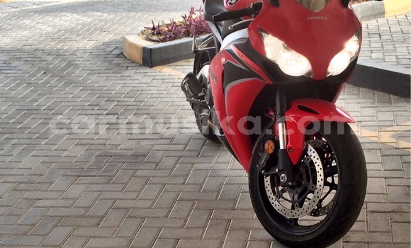 Nunua Ilio tumika Honda CBR 1000 RR Nyekundu Bike ndani ya Harare nchini Harare