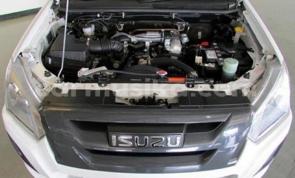 Tenga Tsaru Isuzu KB Chena Mota in Beitbridge in Matabeleland South Tenga Tsaru Isuzu KB Chena Mota in Beitbridge in Matabeleland South