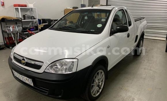 Acheter Occasion Voiture Chevrolet Corsa Blanc à Beitbridge, Matabeleland South Acheter Occasion Voiture Chevrolet Corsa Blanc à Beitbridge, Matabeleland South