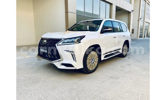 Acheter Import Voiture Lexus LX Blanc à Import - Dubai, Harare Acheter Import Voiture Lexus LX Blanc à Import - Dubai, Harare