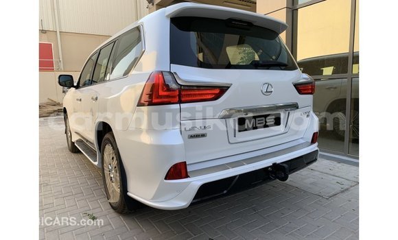 Acheter Import Voiture Lexus LX Blanc à Import - Dubai, Harare Acheter Import Voiture Lexus LX Blanc à Import - Dubai, Harare
