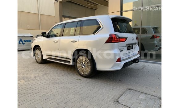 Acheter Import Voiture Lexus LX Blanc à Import - Dubai, Harare Acheter Import Voiture Lexus LX Blanc à Import - Dubai, Harare