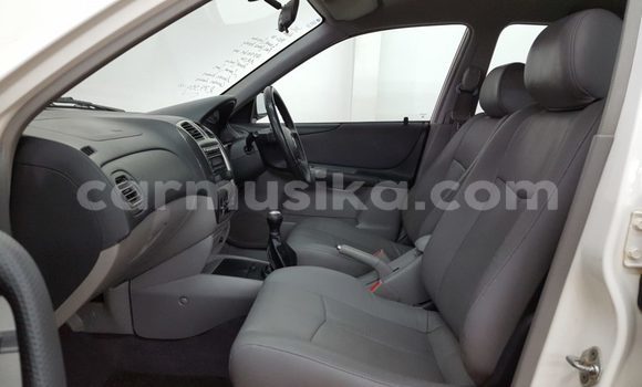 Nunua Ilio tumika Mazda 323 Nyeupe Gari ndani ya Beitbridge nchini Matabeleland Kusini Nunua Ilio tumika Mazda 323 Nyeupe Gari ndani ya Beitbridge nchini Matabeleland Kusini