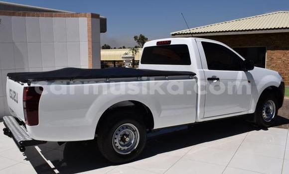 Acheter Occasion Voiture Isuzu KB Blanc à Harare, Harare Acheter Occasion Voiture Isuzu KB Blanc à Harare, Harare