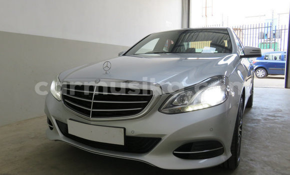 Tenga Tsaru Mercedes‒Benz E–Class Sirivha Mota in Harare in Harare Tenga Tsaru Mercedes‒Benz E–Class Sirivha Mota in Harare in Harare