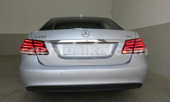 Tenga Tsaru Mercedes‒Benz E–Class Sirivha Mota in Harare in Harare Tenga Tsaru Mercedes‒Benz E–Class Sirivha Mota in Harare in Harare