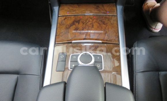 Tenga Tsaru Mercedes‒Benz E–Class Sirivha Mota in Harare in Harare Tenga Tsaru Mercedes‒Benz E–Class Sirivha Mota in Harare in Harare