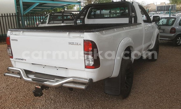 Tenga Tsaru Toyota Hilux Chena Mota in Beitbridge in Matabeleland South Tenga Tsaru Toyota Hilux Chena Mota in Beitbridge in Matabeleland South