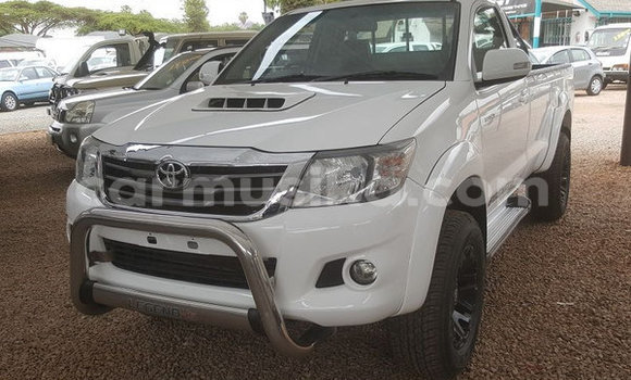 Tenga Tsaru Toyota Hilux Chena Mota in Beitbridge in Matabeleland South Tenga Tsaru Toyota Hilux Chena Mota in Beitbridge in Matabeleland South
