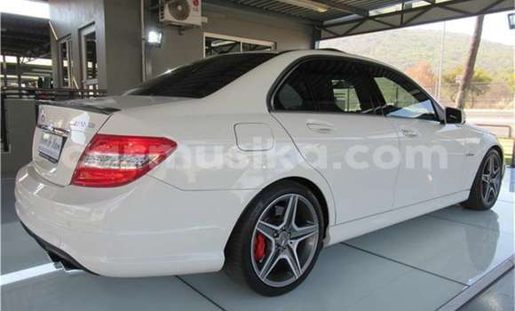 Tenga Tsaru Mercedes‒Benz E-klasse Chena Mota in Beitbridge in Matabeleland South Tenga Tsaru Mercedes‒Benz E-klasse Chena Mota in Beitbridge in Matabeleland South