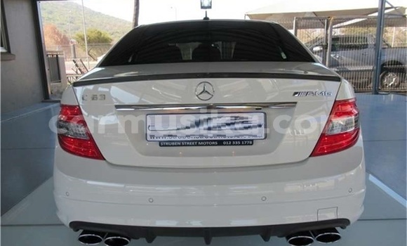 Tenga Tsaru Mercedes‒Benz E-klasse Chena Mota in Beitbridge in Matabeleland South Tenga Tsaru Mercedes‒Benz E-klasse Chena Mota in Beitbridge in Matabeleland South