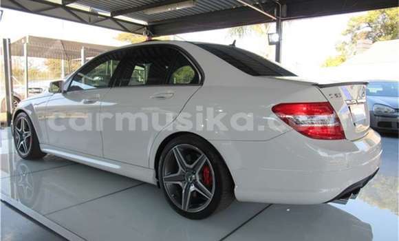 Tenga Tsaru Mercedes‒Benz E-klasse Chena Mota in Beitbridge in Matabeleland South Tenga Tsaru Mercedes‒Benz E-klasse Chena Mota in Beitbridge in Matabeleland South