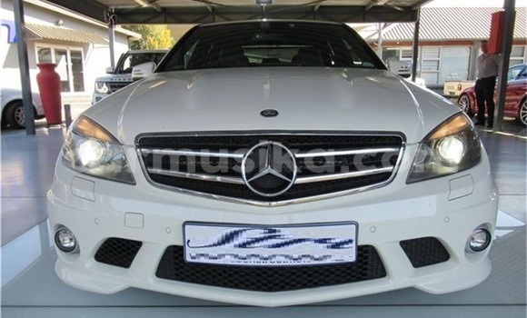 Tenga Tsaru Mercedes‒Benz E-klasse Chena Mota in Beitbridge in Matabeleland South Tenga Tsaru Mercedes‒Benz E-klasse Chena Mota in Beitbridge in Matabeleland South