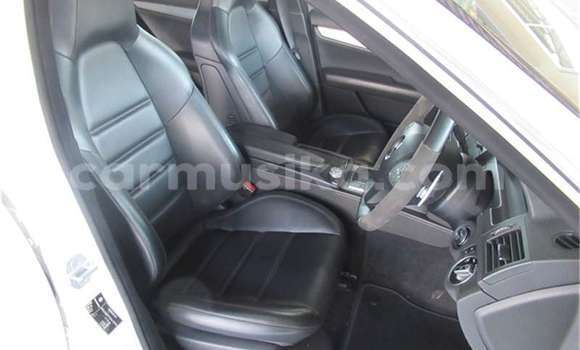 Tenga Tsaru Mercedes‒Benz E-klasse Chena Mota in Beitbridge in Matabeleland South Tenga Tsaru Mercedes‒Benz E-klasse Chena Mota in Beitbridge in Matabeleland South