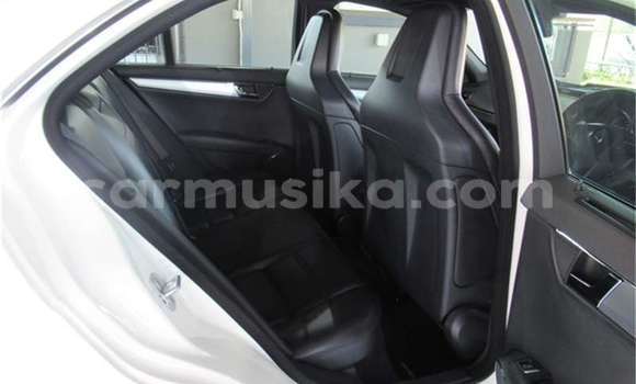 Tenga Tsaru Mercedes‒Benz E-klasse Chena Mota in Beitbridge in Matabeleland South Tenga Tsaru Mercedes‒Benz E-klasse Chena Mota in Beitbridge in Matabeleland South