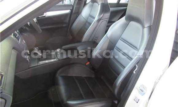 Tenga Tsaru Mercedes‒Benz E-klasse Chena Mota in Beitbridge in Matabeleland South Tenga Tsaru Mercedes‒Benz E-klasse Chena Mota in Beitbridge in Matabeleland South