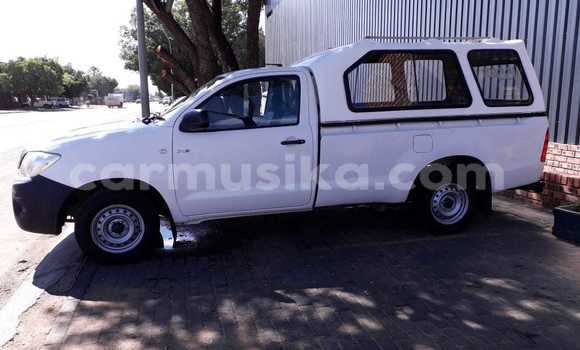 Tenga Tsaru Toyota Hilux Chena Mota in Beitbridge in Matabeleland South Tenga Tsaru Toyota Hilux Chena Mota in Beitbridge in Matabeleland South