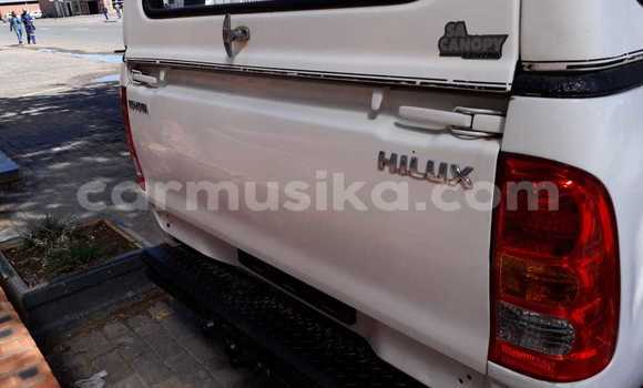 Tenga Tsaru Toyota Hilux Chena Mota in Beitbridge in Matabeleland South Tenga Tsaru Toyota Hilux Chena Mota in Beitbridge in Matabeleland South