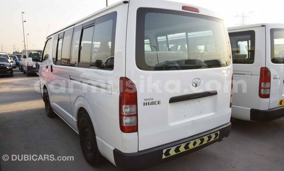 Acheter Import Voiture Toyota Hiace Blanc à Import - Dubai, Harare Acheter Import Voiture Toyota Hiace Blanc à Import - Dubai, Harare