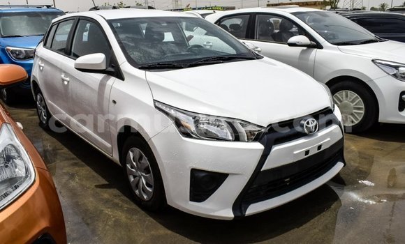 Acheter Import Voiture Toyota Yaris Blanc à Import - Dubai, Harare Acheter Import Voiture Toyota Yaris Blanc à Import - Dubai, Harare