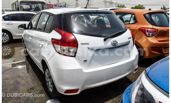 Acheter Import Voiture Toyota Yaris Blanc à Import - Dubai, Harare Acheter Import Voiture Toyota Yaris Blanc à Import - Dubai, Harare