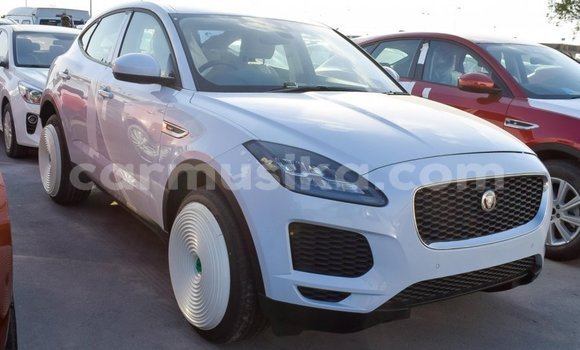 Nunua Imported Jaguar E-Pace Nyeupe Gari ndani ya Import - Dubai nchini Harare
