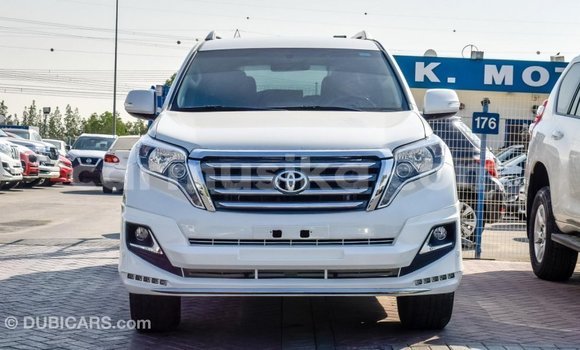 Acheter Import Voiture Toyota Prado Blanc à Import - Dubai, Harare Acheter Import Voiture Toyota Prado Blanc à Import - Dubai, Harare