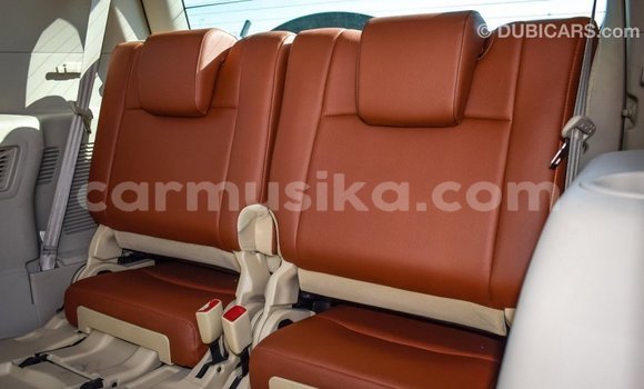 Acheter Import Voiture Toyota Prado Blanc à Import - Dubai, Harare Acheter Import Voiture Toyota Prado Blanc à Import - Dubai, Harare