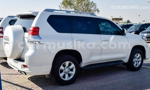 Acheter Import Voiture Toyota Prado Blanc à Import - Dubai, Harare Acheter Import Voiture Toyota Prado Blanc à Import - Dubai, Harare