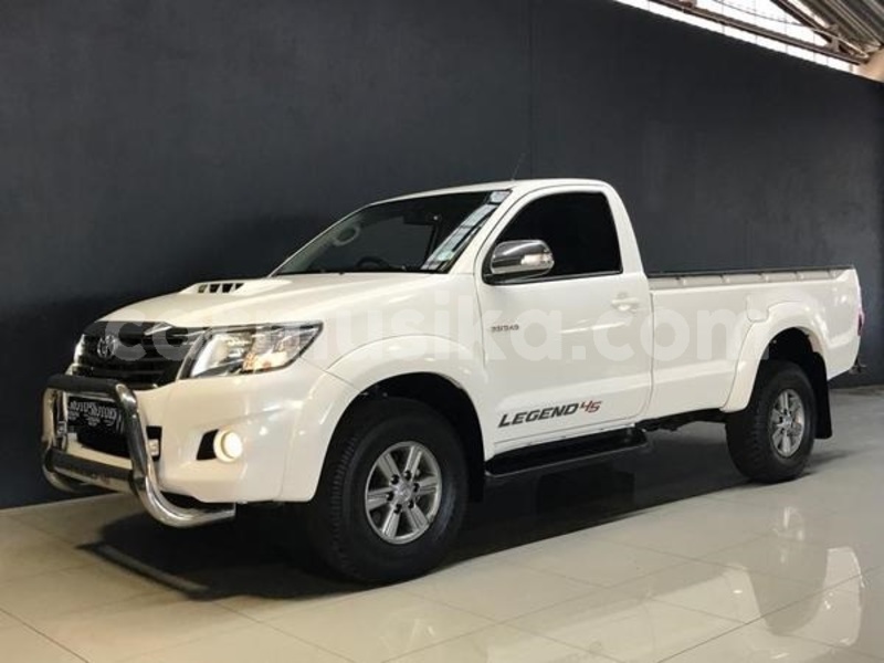 Big with watermark toyota hilux matabeleland south beitbridge 8748