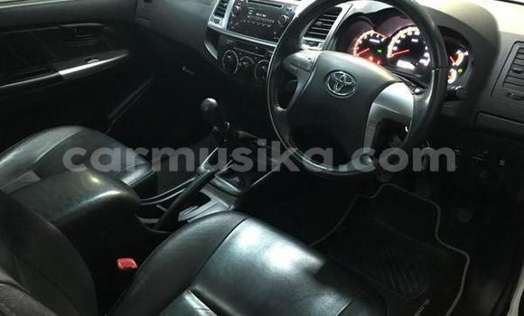 Nunua Ilio tumika Toyota Hilux Nyeupe Gari ndani ya Beitbridge nchini Matabeleland Kusini Nunua Ilio tumika Toyota Hilux Nyeupe Gari ndani ya Beitbridge nchini Matabeleland Kusini