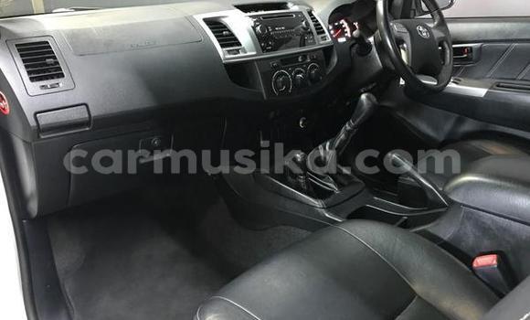 Nunua Ilio tumika Toyota Hilux Nyeupe Gari ndani ya Beitbridge nchini Matabeleland Kusini Nunua Ilio tumika Toyota Hilux Nyeupe Gari ndani ya Beitbridge nchini Matabeleland Kusini